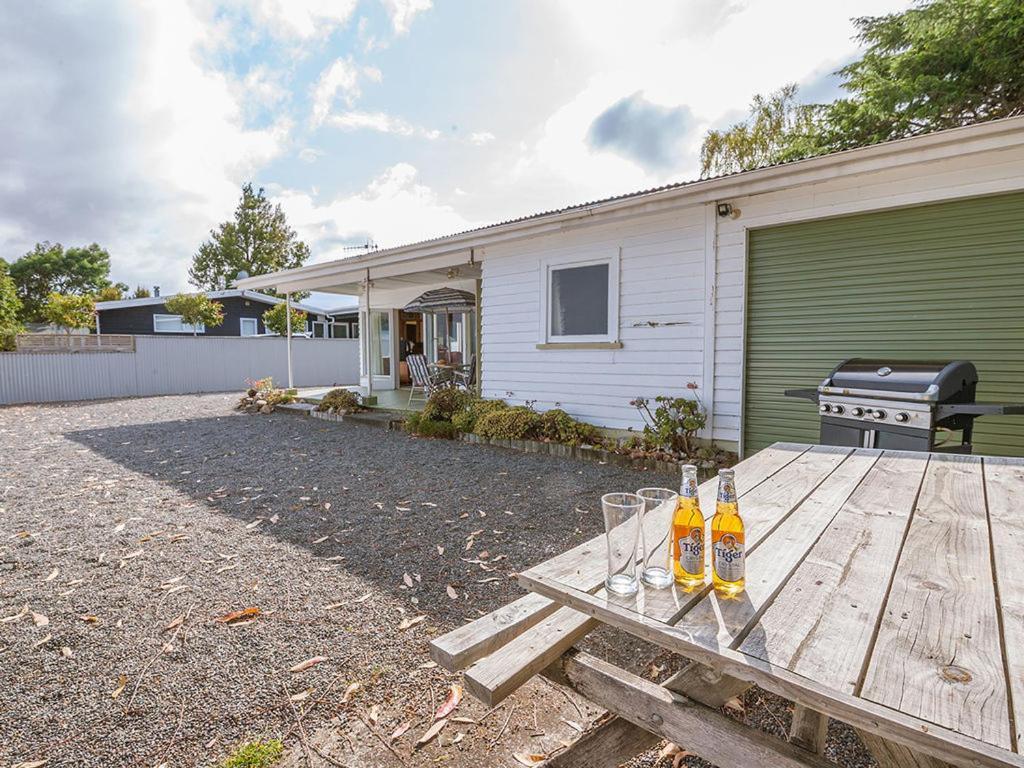 Lake Edge Cottage - Waitahanui Holiday Home Ngoại thất bức ảnh
