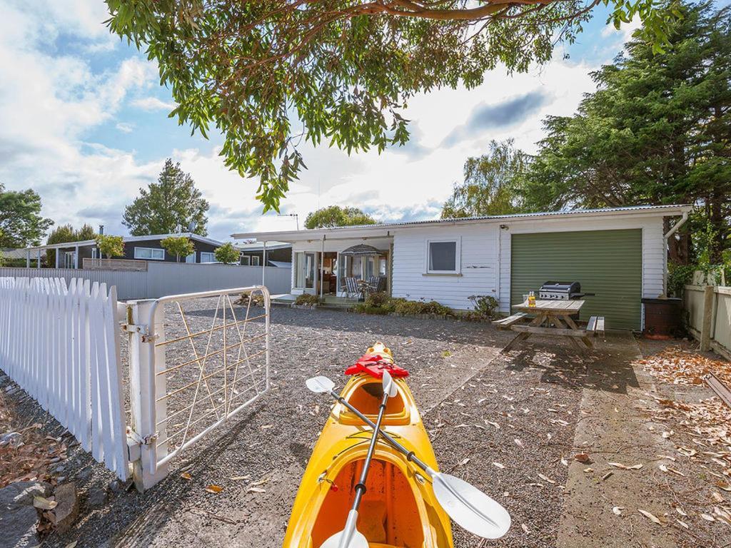 Lake Edge Cottage - Waitahanui Holiday Home Ngoại thất bức ảnh